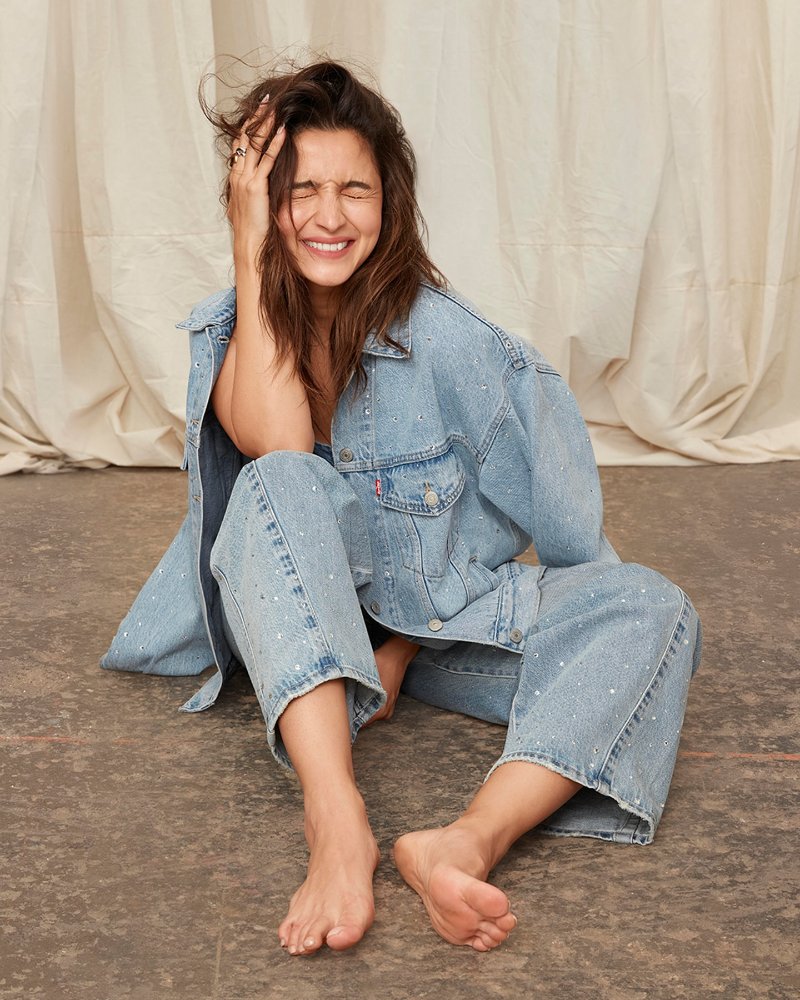 Alia-Bhatt-Feet-8907533.jpg